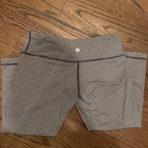 lulu lemon leggings - navy checker print. Very cute.